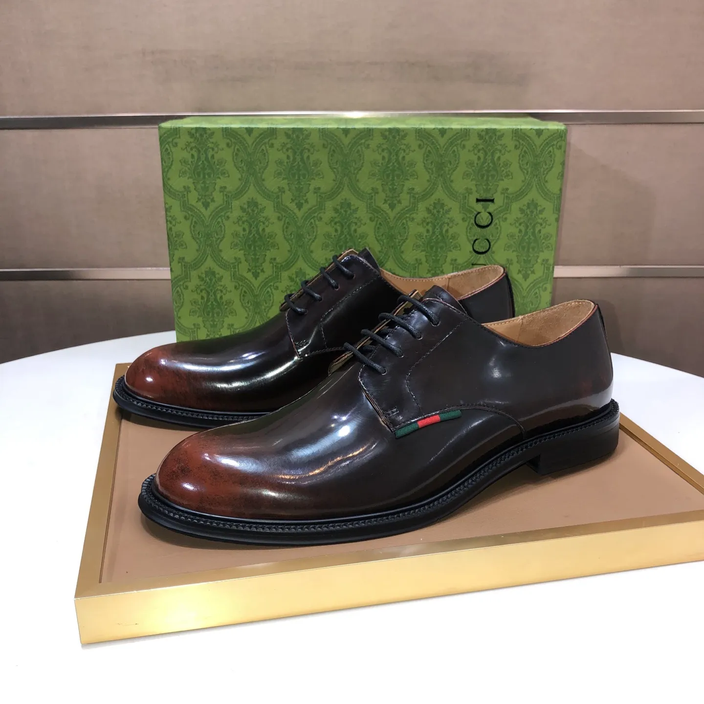 Factory batch 500💰Italy’s top luxury men’s shoe giant (GUCCI) (Gucci) (full cowhide lining) new arrival🍃Original European style🔰 Pleasant to the eye😍In order to make the shoes more durable and non-deformable🌀The production continues to follow traditional methods but there is still no lack of innovation💪The original sheepskin is selected for the leather♻️Smooth, natural and extra bright⭐Made of imported cowhide The rich man’s first choice 38-45 (45 customized)